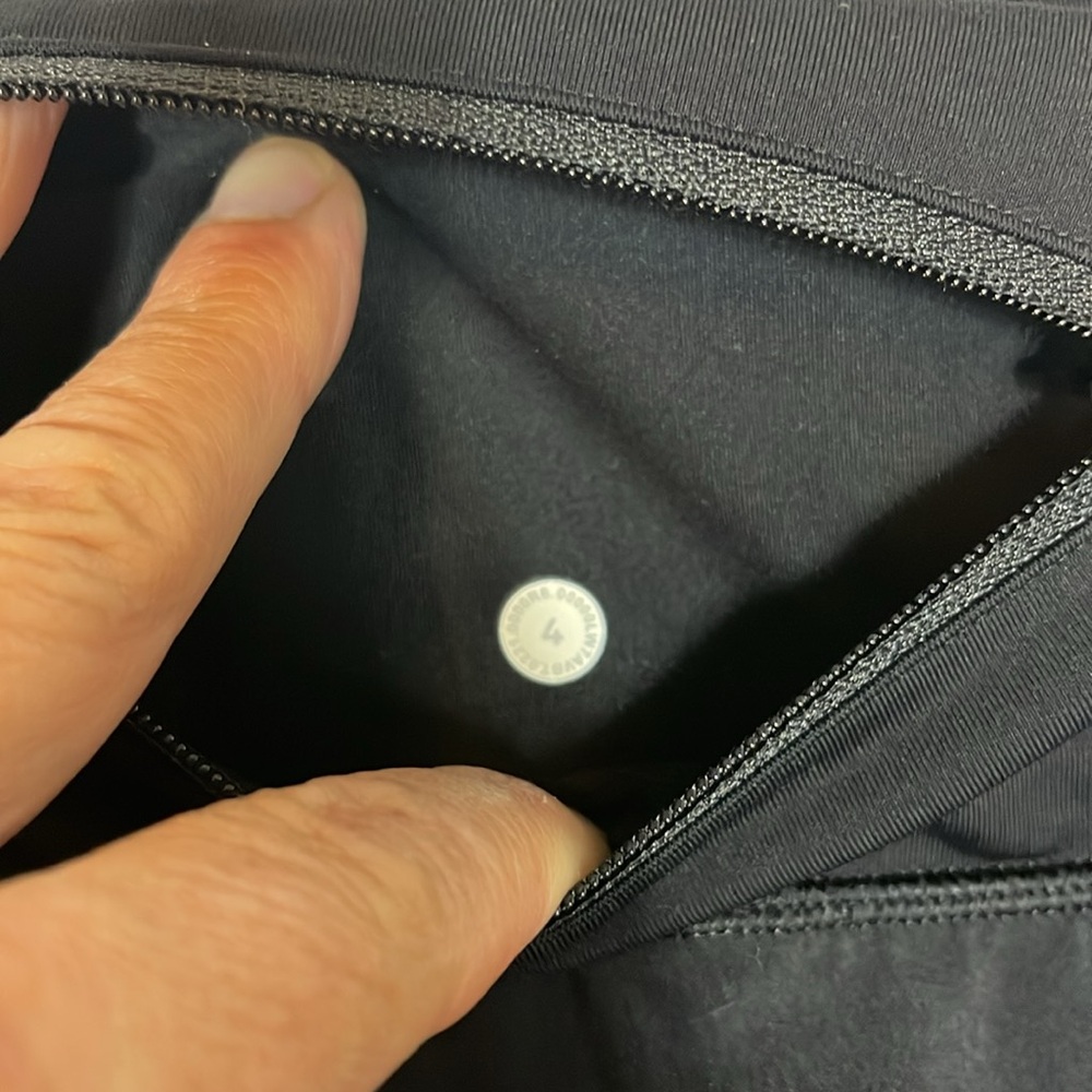 Lululemon Speed Up Mid-Rise Short 4" Inseam Black Size 4 Lined - Picture 11 of 12
